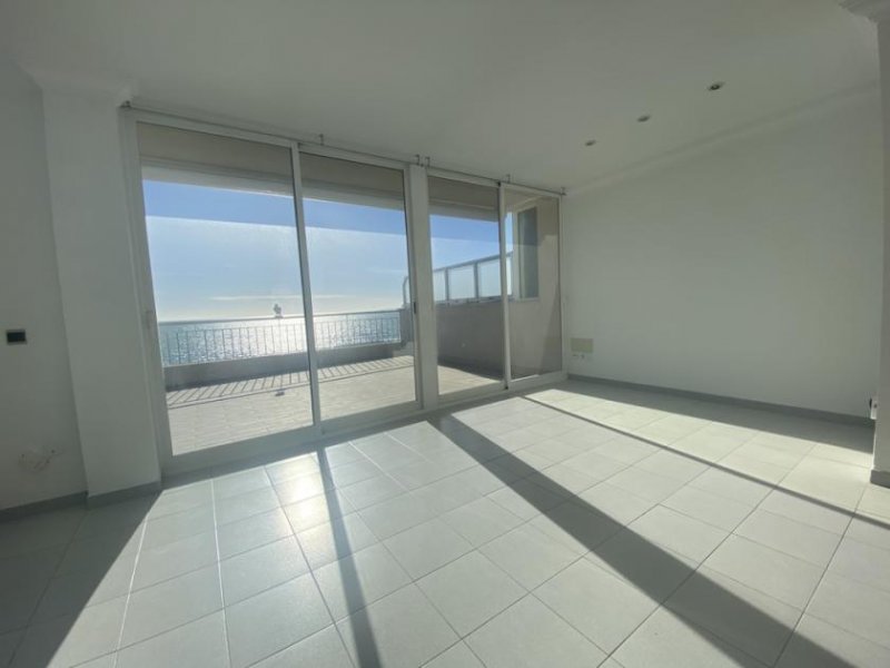Palma Penthouse mit traumhaftem Meerblick an erster Meereslinie mit direktem Strandzugang Wohnung mieten