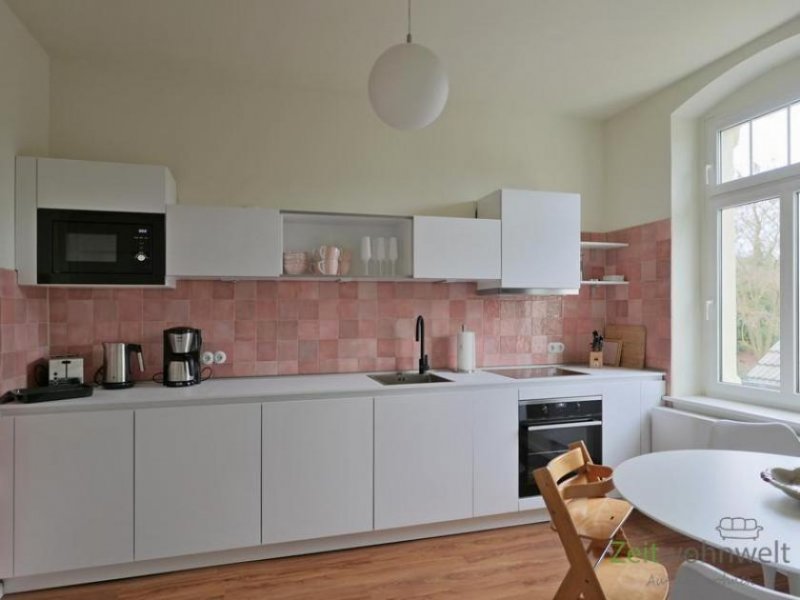 Gera (EF1113_M) Gera: Röppisch: stilsicher möblierte Wohnung mit Holzdielung, Balkon, PKW-Stellplatz und Garten Wohnung mieten