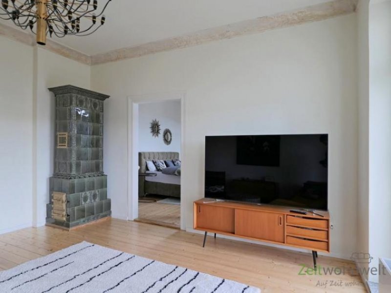 Gera (EF1113_M) Gera: Röppisch: stilsicher möblierte Wohnung mit Holzdielung, Balkon, PKW-Stellplatz und Garten Wohnung mieten