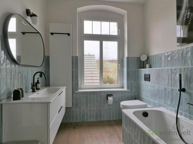 Gera (EF1113_M) Gera: Röppisch: stilsicher möblierte Wohnung mit Holzdielung, Balkon, PKW-Stellplatz und Garten Wohnung mieten