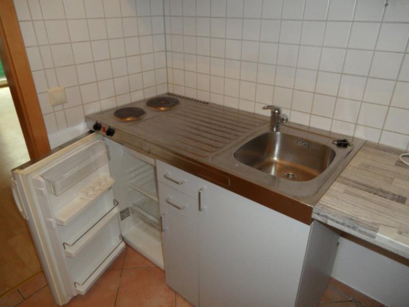 Zwickau Ab 01.04 !!!Einraumwohnung im Zwickauer Zentrum mit Balkon und kleiner Küche! Wohnung mieten