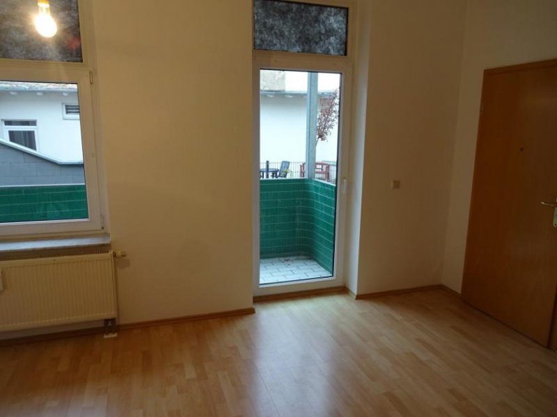Zwickau Ab 01.04 !!!Einraumwohnung im Zwickauer Zentrum mit Balkon und kleiner Küche! Wohnung mieten