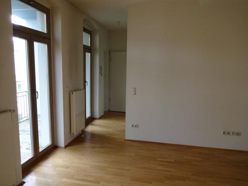 Zwickau Ab 1.10.! Moderne 3-Raumwohnung! Zentrumsnah, Balkon, Parkett, Vorratsraum! Wohnung mieten