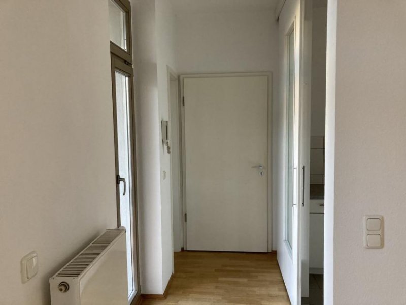 Zwickau Ab 1.10.! Moderne 3-Raumwohnung! Zentrumsnah, Balkon, Parkett, Vorratsraum! Wohnung mieten