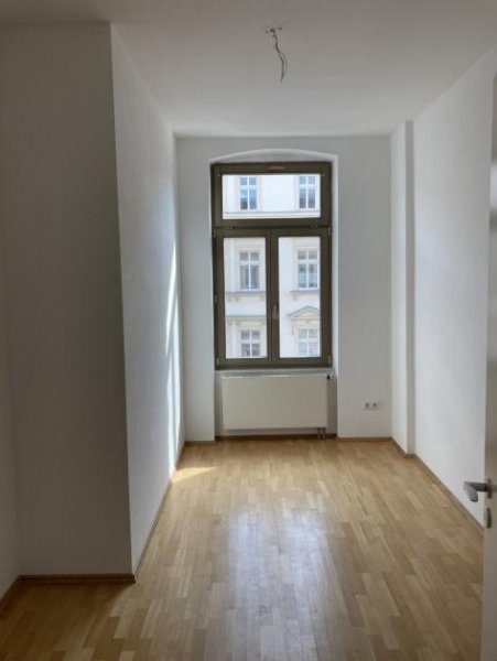 Zwickau Ab 1.10.! Moderne 3-Raumwohnung! Zentrumsnah, Balkon, Parkett, Vorratsraum! Wohnung mieten