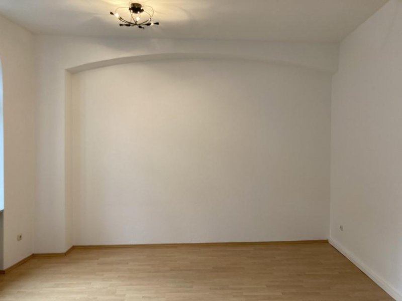 Zwickau Ab 1.1.27! Zentrumsnahe, moderne Büroräume mit Balkon u. zwei Carport-Stellplätzen! Gewerbe mieten
