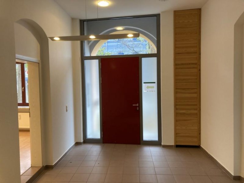Zwickau Ab 1.1.27! Zentrumsnahe, moderne Büroräume mit Balkon u. zwei Carport-Stellplätzen! Gewerbe mieten