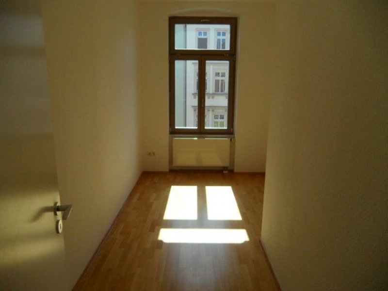 Zwickau auch WG geeignet !!! Toll sanierte Wohnung, zentrumsnah, Balkon, Parkett, Vorratsraum Gewerbe mieten