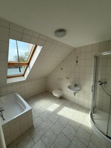 Zwickau Große Maisonette 3-Zimmer Wohnung mit Laminat, Garage und Dachterrasse in guter Lage Wohnung mieten
