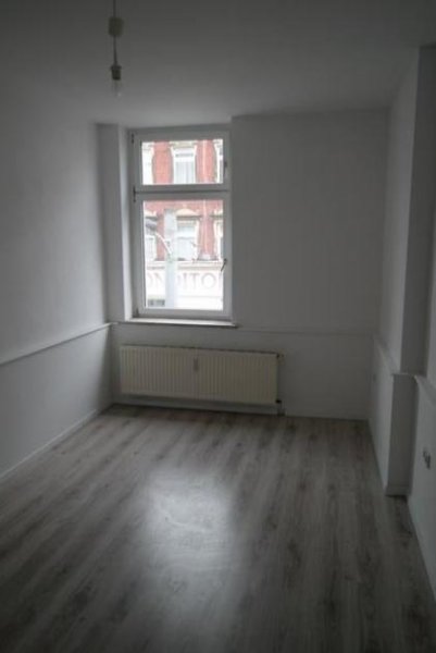 Zwickau Großzügige 3-Zimmer mit Laminat, EBK und Wannenbad in zentraler Lage! Wohnung mieten
