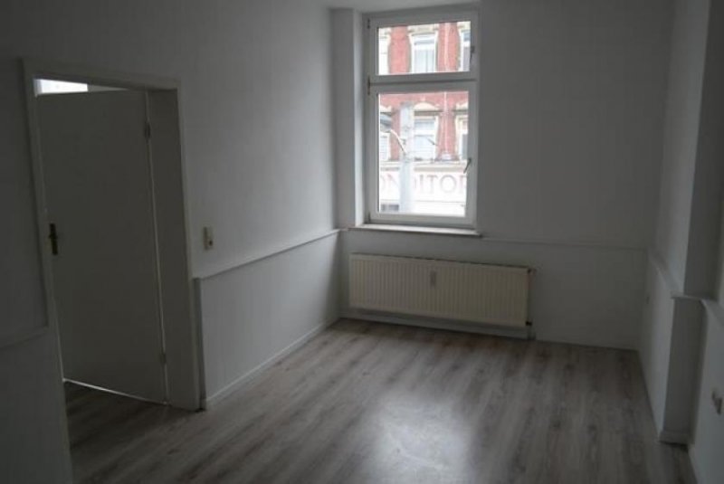 Zwickau Großzügige 3-Zimmer mit Laminat, EBK und Wannenbad in zentraler Lage! Wohnung mieten