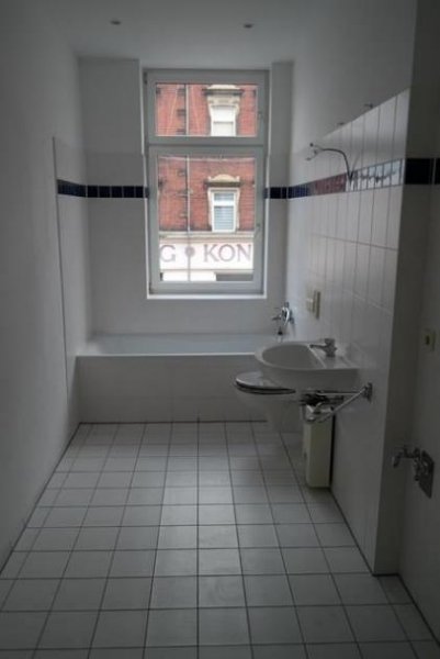 Zwickau Großzügige 3-Zimmer mit Laminat, EBK und Wannenbad in zentraler Lage! Wohnung mieten