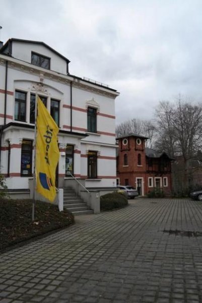 Zwickau Moderne DG 4-Zi. mit offener Küche, EBK, Kamin, Laminat und SP mgl.! Wohnung mieten