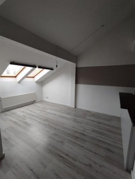 Zwickau Moderne DG 4-Zi. mit offener Küche, EBK, Kamin, Laminat und SP mgl.! Wohnung mieten