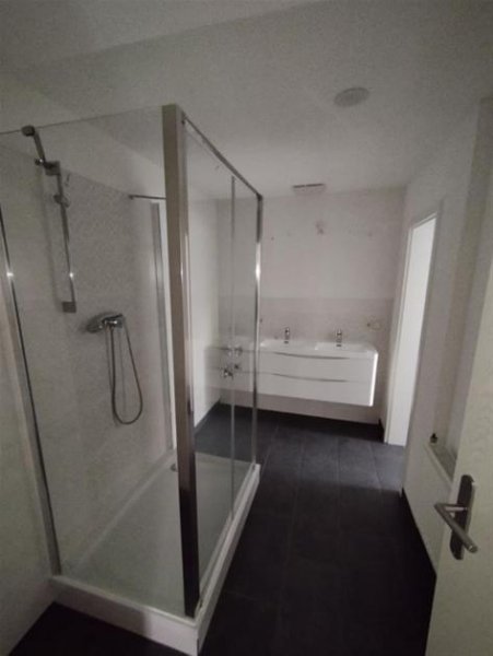 Zwickau Moderne DG 4-Zi. mit offener Küche, EBK, Kamin, Laminat und SP mgl.! Wohnung mieten