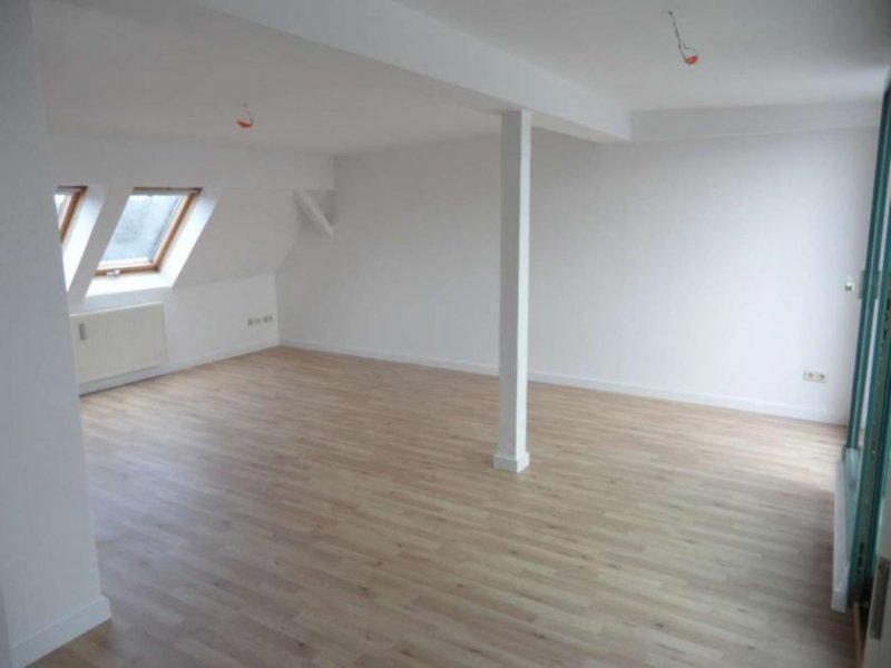 Zwickau Schöne 3-Raum-Maisonette-WE, sehr geräumig, mit Balkon und Loggia Wohnung mieten