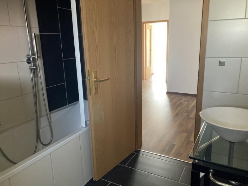 Zwickau Zentrumsnahe 3-Raumwohnung mit goßer Dachterrasse und Stellplatz! Wohnung mieten