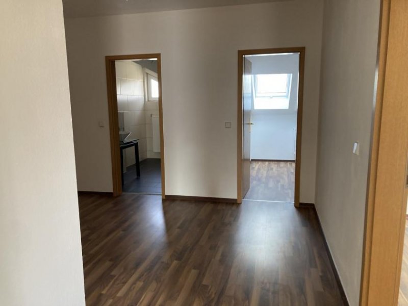 Zwickau Zentrumsnahe 3-Raumwohnung mit goßer Dachterrasse und Stellplatz! Wohnung mieten