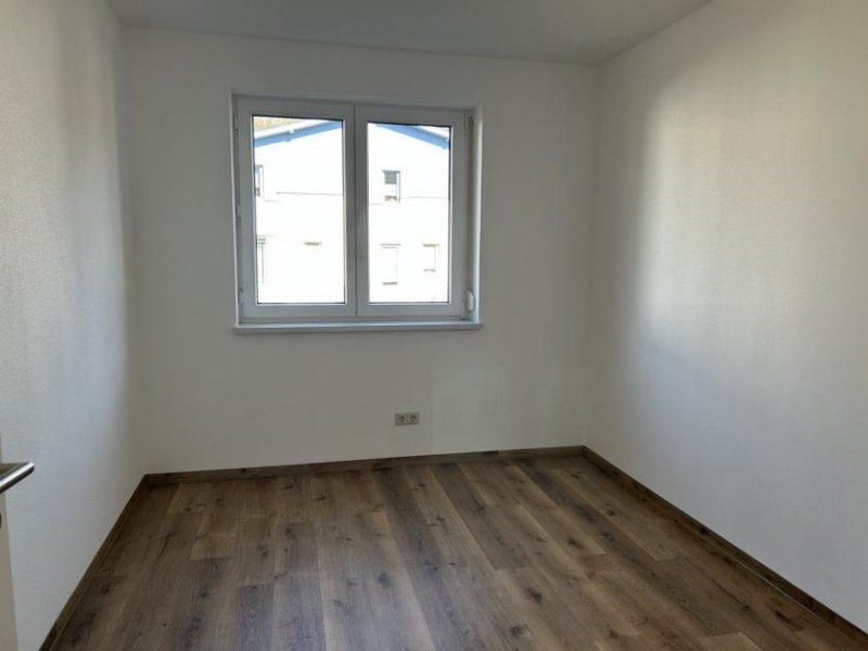 Zwickau 3-Raumwhg. mit kleinem Balkon und TG-Stellplatz in exclusiver Randlage in Zwickau-Weißenborn! Wohnung mieten