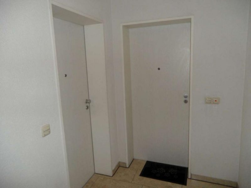 Zwickau Ab 01.08.26! 1-Raum WE mit Balkon, Einbauküche und Tiefgaragenstellplatz in ruhiger Seitenstraße Wohnung mieten