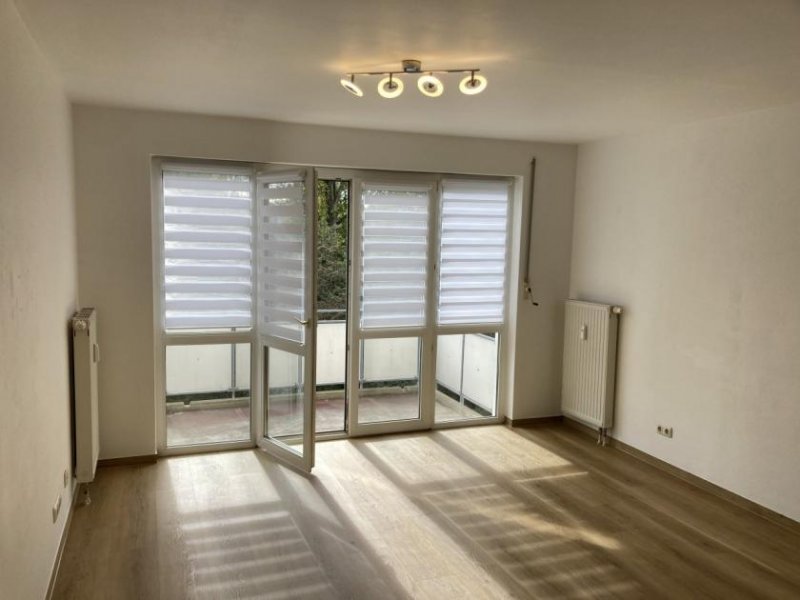 Zwickau Ab 01.08.26! 1-Raum WE mit Balkon, Einbauküche und Tiefgaragenstellplatz in ruhiger Seitenstraße Wohnung mieten