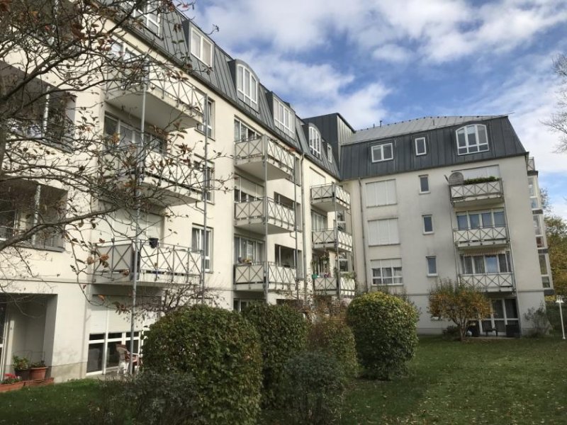 Zwickau Ab 01.08.26! 1-Raum WE mit Balkon, Einbauküche und Tiefgaragenstellplatz in ruhiger Seitenstraße Wohnung mieten