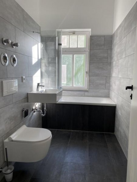 Zwickau Ab 1.10.! Gemütliche 2-Raum-Wohnung mit Balkon & EBK in zentraler Lage von Zwickau! Wohnung mieten