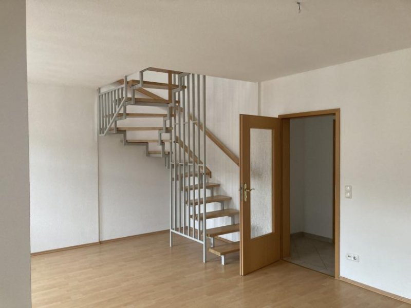 Zwickau Ab 1.8.26! Schöne 2-Raum-Maisonettewhg. mit Balkon und Stellplatz! Wohnung mieten