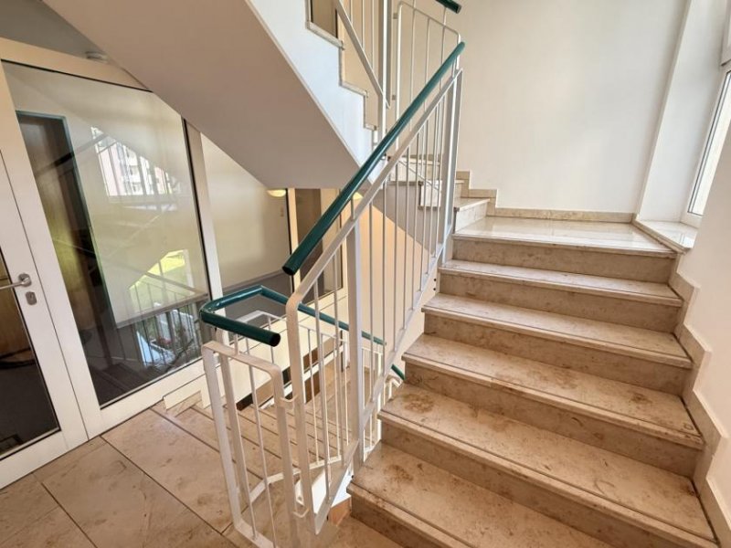 Zwickau Frisch sanierte 3-Raumwohnung mit Balkon, TG-Stellpl. & Fahrstuhl! Wohnung mieten
