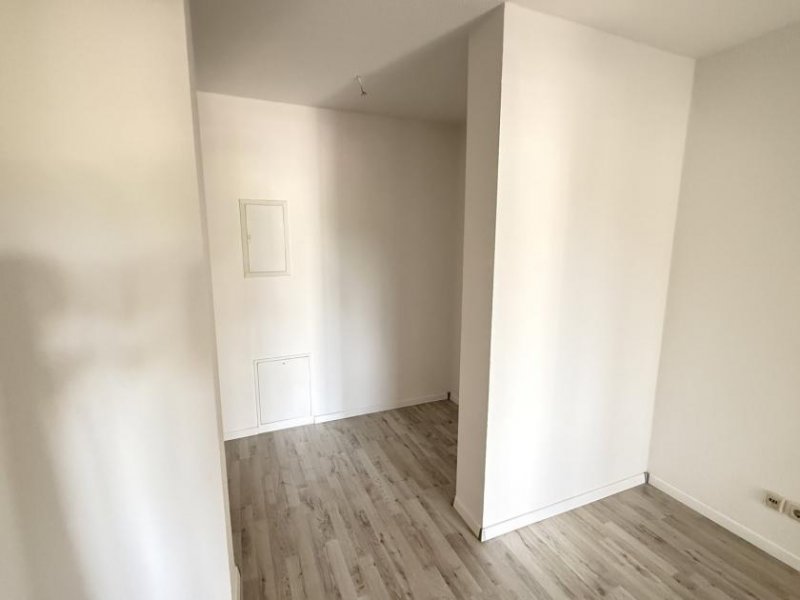 Zwickau Frisch sanierte 3-Raumwohnung mit Balkon, TG-Stellpl. & Fahrstuhl! Wohnung mieten