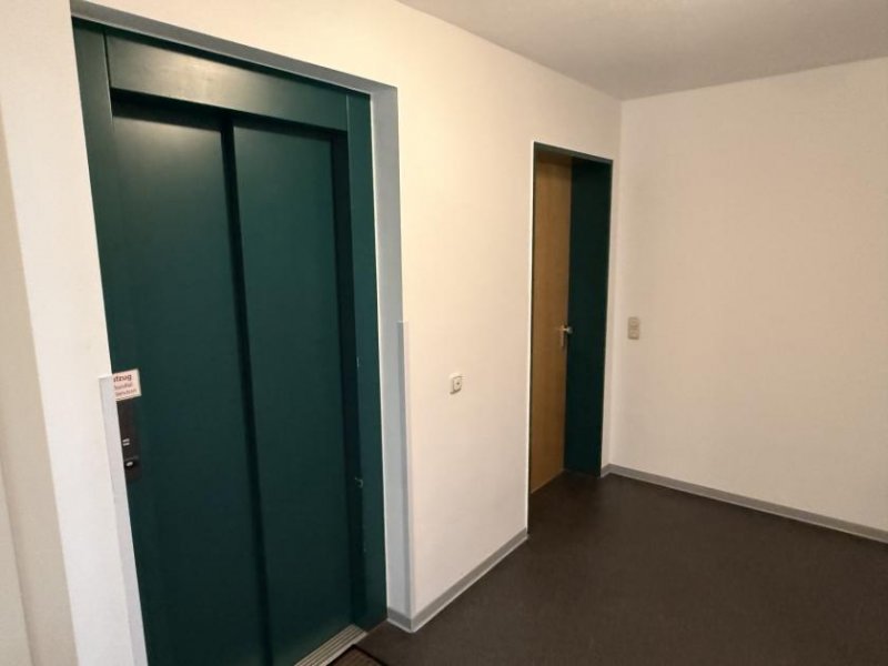 Zwickau Frisch sanierte 3-Raumwohnung mit Balkon, TG-Stellpl. & Fahrstuhl! Wohnung mieten