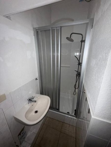 Zwickau Gemütliche 3-Zimmer mit Laminat, Dusche und Stellplatz in ruhiger Lage! Wohnung mieten