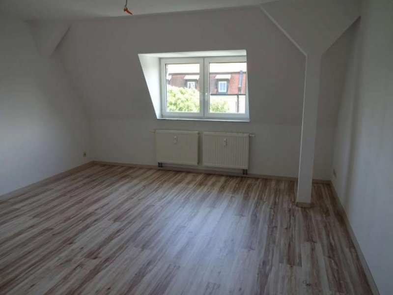 Zwickau Großes Dachgeschoss-Apartment in Pölbitz mit Einbauküche und Stellplatz! Wohnung mieten