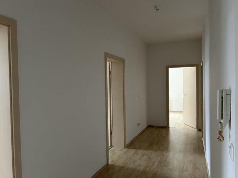Zwickau Zentrumsnahe 3-Raumwohnung mit Balkon, Stellplatz und EBK! Wohnung mieten