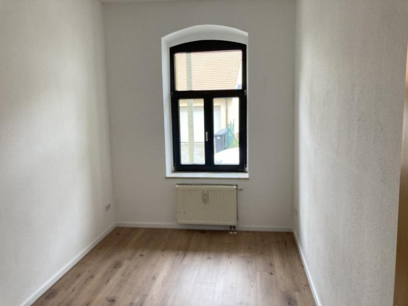 Zwickau Ab 1.12.! 4-Raum-Wohnung mit Tageslichtbad, Terrasse und Carportstellpl.! Wohnung mieten