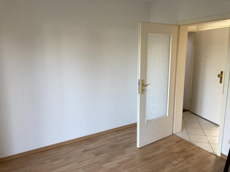 Zwickau Ab 1.2.26! Zwickau Marienthal Nähe HBK - 2-Raumwohnung mit Einbauküche, Stellplatz und Balkon! Wohnung mieten