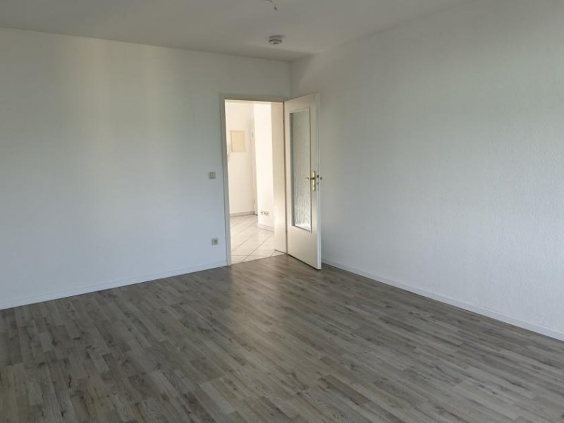 Zwickau Beliebte Wohngegend, 2-R-Whg. im DG, Balkon und Tageslichtbad! Wohnung mieten