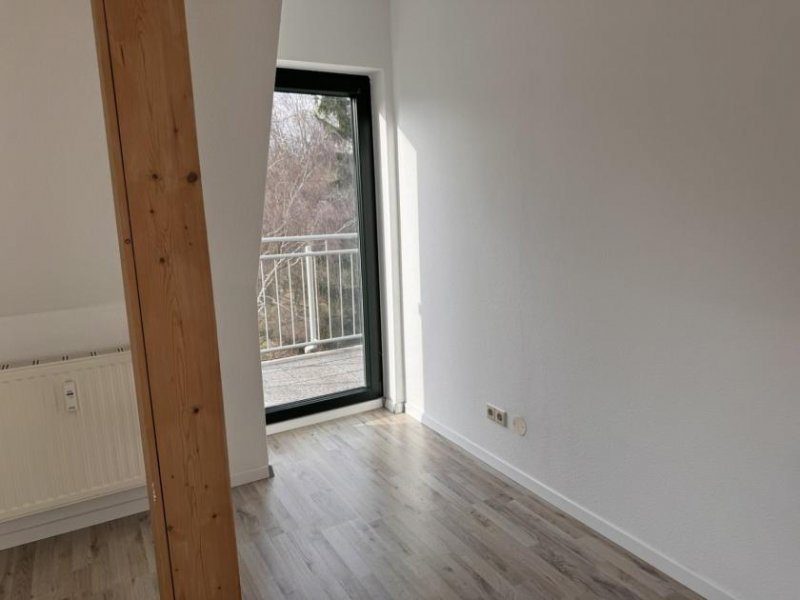 Zwickau Beliebte Wohngegend, 2-R-Whg. im DG, Balkon und Tageslichtbad! Wohnung mieten