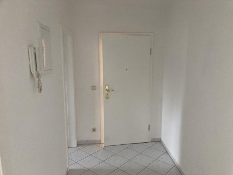 Zwickau Gut geschnittene 2-Raumwohnung mit Balkon, in Marienthal nähe Krankenhaus! Wohnung mieten