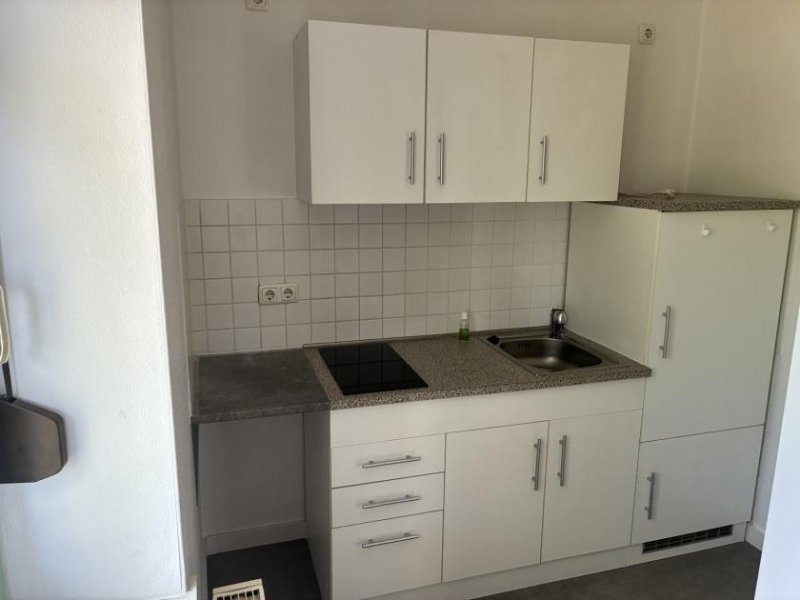 Zwickau Helle 1-Raum-Wohnung mit Tageslichtbad, EBK, Balkon und Stellplatz! Wohnung mieten