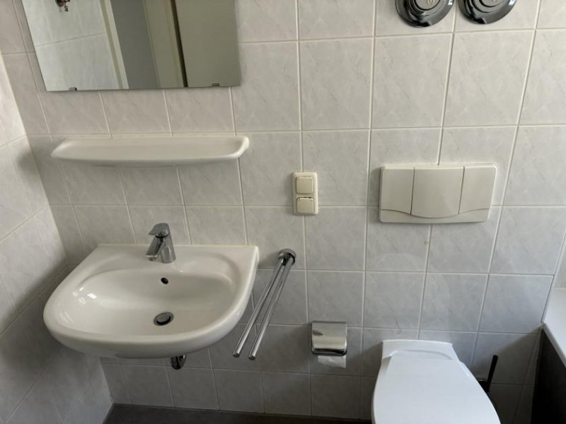 Zwickau Helle 1-Raum-Wohnung mit Tageslichtbad, EBK, Balkon und Stellplatz! Wohnung mieten