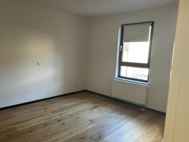 Zwickau Schöne Wohnung in Marienthal, beliebte Lage, Laminat, Stellplätze vor dem Haus und EBK Wohnung mieten