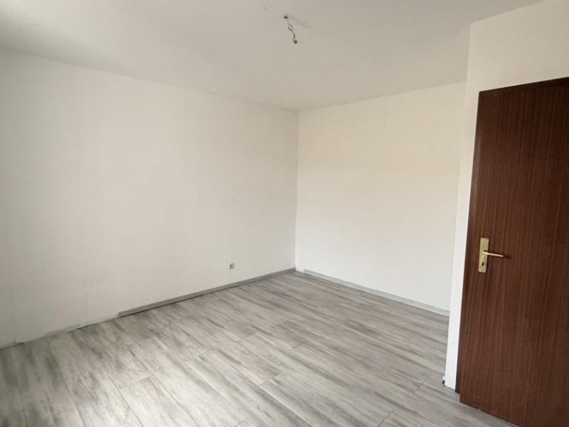 Zwickau Ab 1.2.26! Helle 3-Raum-Wohnung mit Balkon in Zwickau! Wohnung mieten