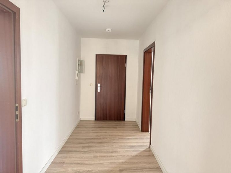 Zwickau Ab 1.2.26! Helle 3-Raum-Wohnung mit Balkon in Zwickau! Wohnung mieten