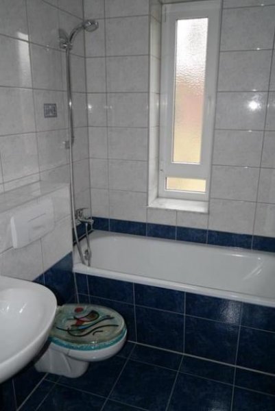 Zwickau Gemütliche 2-Zimmer mit Laminat und Wannenbad mit Fenster in ruhiger Lage! Wohnung mieten