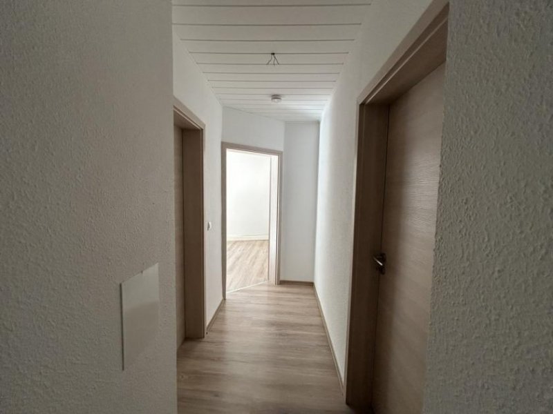 Zwickau Helle 4-Raumwhg. mit EBK und Balkon in Zwickau! Wallbox für E-Autos am Haus! Wohnung mieten