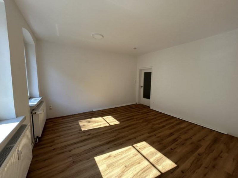 Zwickau Schöne 2-Raumwhg. mit EBK und Balkon in Zwickau! Wallbox für E-Autos am Haus! Wohnung mieten