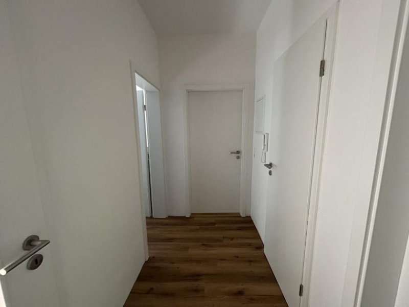 Zwickau Schöne 2-Raumwhg. mit EBK und Balkon in Zwickau! Wallbox für E-Autos am Haus! Wohnung mieten