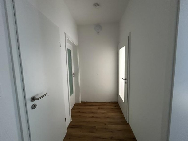 Zwickau Schöne 2-Raumwhg. mit EBK und Balkon in Zwickau! Wallbox für E-Autos am Haus! Wohnung mieten
