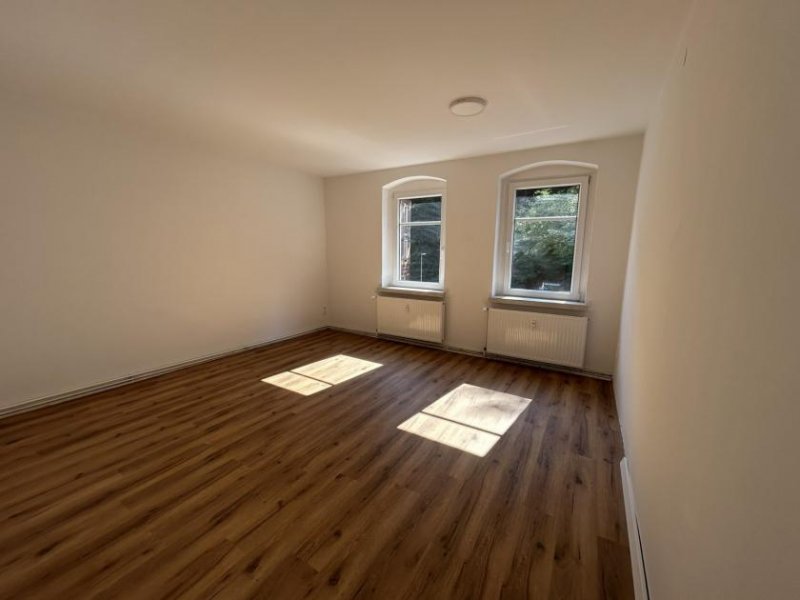 Zwickau Schöne 2-Raumwhg. mit EBK und Balkon in Zwickau! Wallbox für E-Autos am Haus! Wohnung mieten